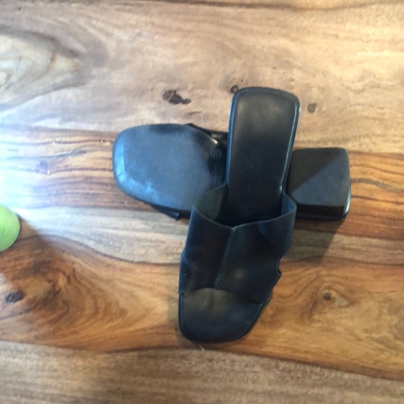 Slide in to Fashion - Picture 1 of 2